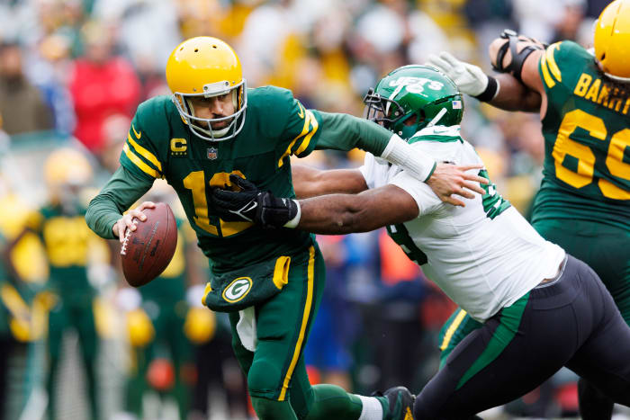 Jets tackle Quinnen Williams sacks Packers quarterback Aaron Rodgers